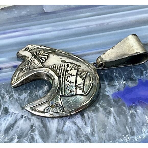 Vintage Native American Sterling Silver STORYTELLER Handmade BEAR FETISH Pendant - Picture 3 of 10